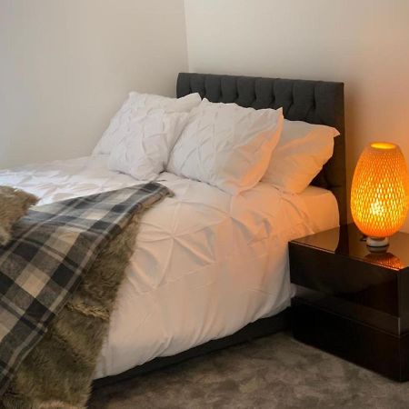 Lakeside 2 Bed Luxury Apartment No Parties No Events Early Check-In Late Check- Out Allowed West Thurrock Dış mekan fotoğraf