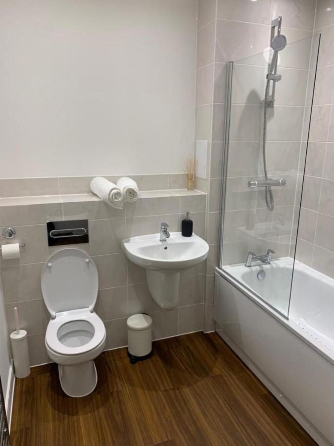 Lakeside 2 Bed Luxury Apartment No Parties No Events Early Check-In Late Check- Out Allowed West Thurrock Dış mekan fotoğraf
