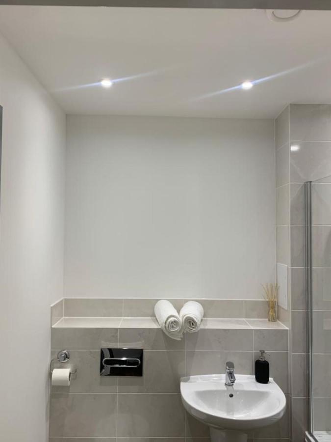 Lakeside 2 Bed Luxury Apartment No Parties No Events Early Check-In Late Check- Out Allowed West Thurrock Dış mekan fotoğraf