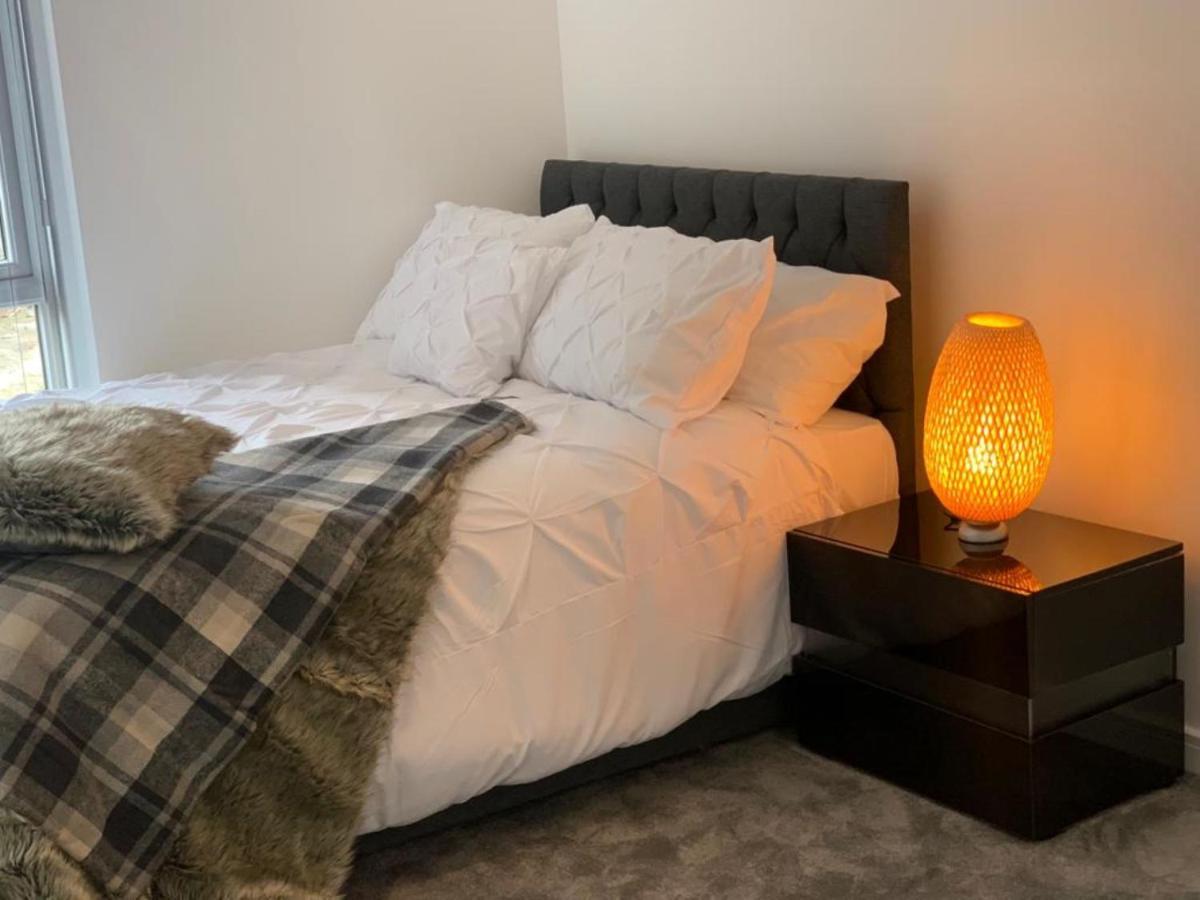 Lakeside 2 Bed Luxury Apartment No Parties No Events Early Check-In Late Check- Out Allowed West Thurrock Dış mekan fotoğraf