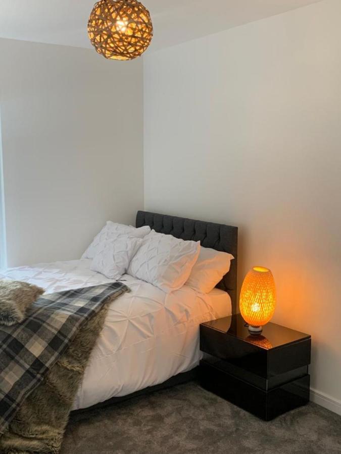 Lakeside 2 Bed Luxury Apartment No Parties No Events Early Check-In Late Check- Out Allowed West Thurrock Dış mekan fotoğraf