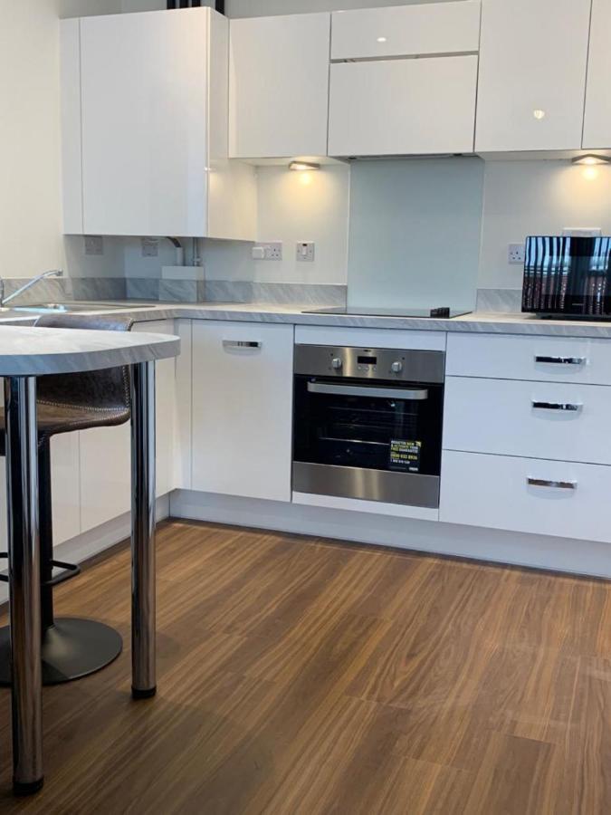 Lakeside 2 Bed Luxury Apartment No Parties No Events Early Check-In Late Check- Out Allowed West Thurrock Dış mekan fotoğraf