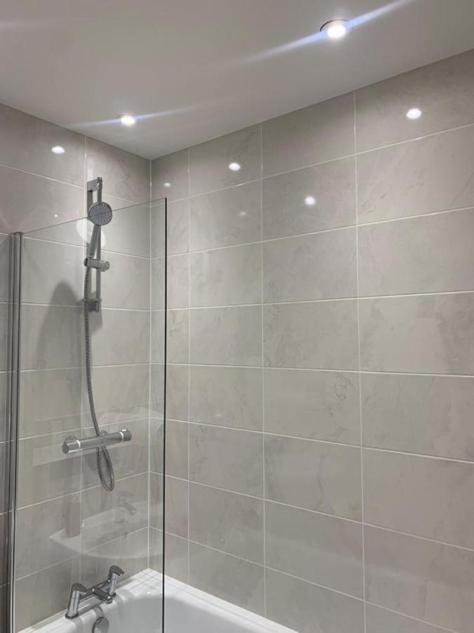 Lakeside 2 Bed Luxury Apartment No Parties No Events Early Check-In Late Check- Out Allowed West Thurrock Dış mekan fotoğraf