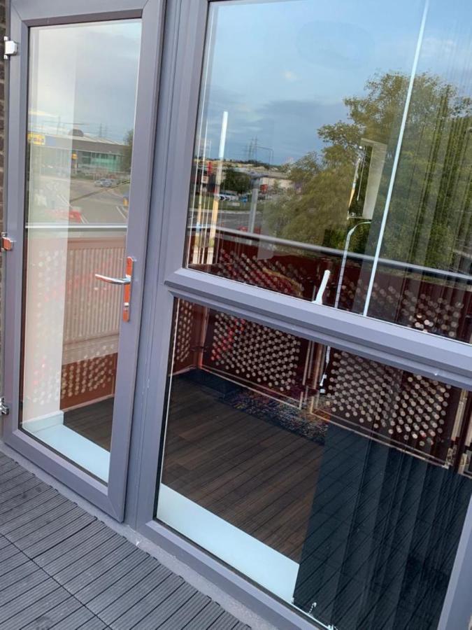 Lakeside 2 Bed Luxury Apartment No Parties No Events Early Check-In Late Check- Out Allowed West Thurrock Dış mekan fotoğraf